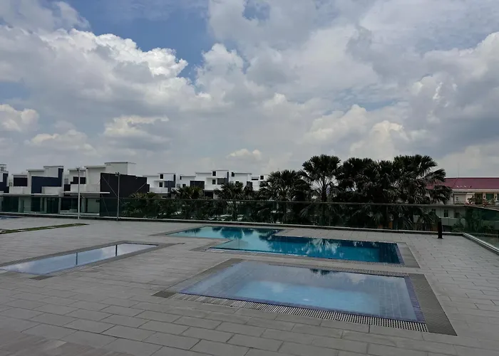 Paragon Residence 8-12Pax-Big Balcony With Bbq