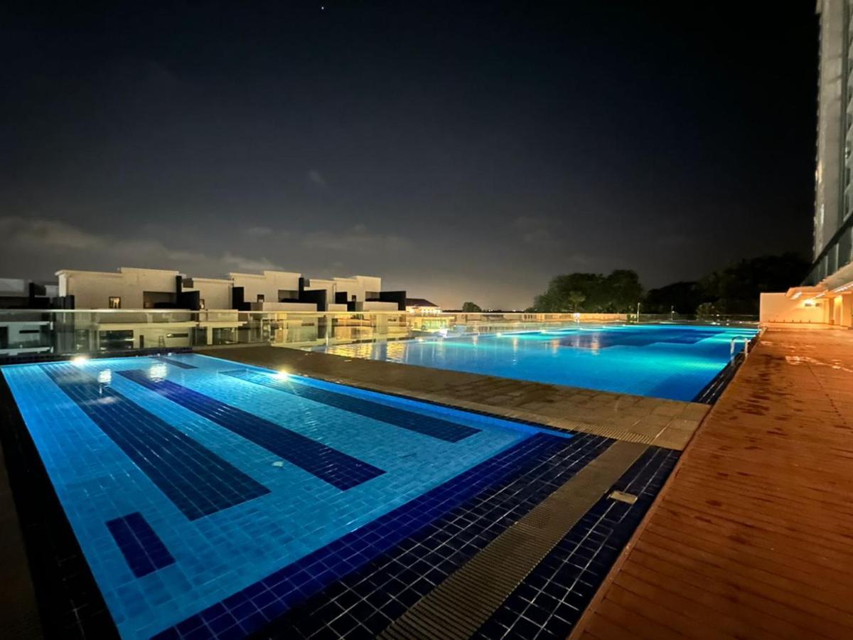 Apartment Paragon 8-12pax-big Balcony With Bbq Johor Bahru