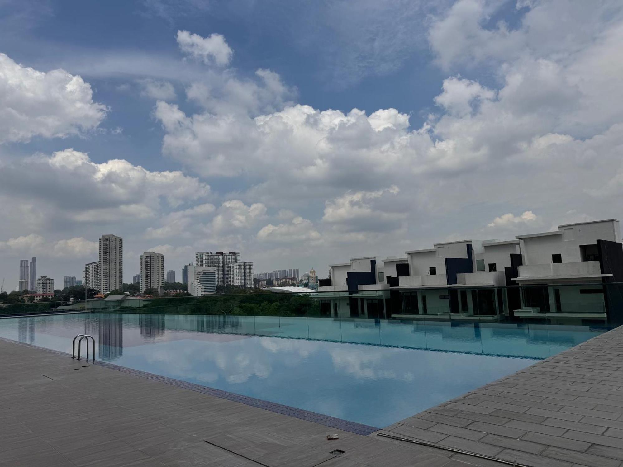 Apartment Paragon 8-12pax-big Balcony With Bbq Johor Bahru
