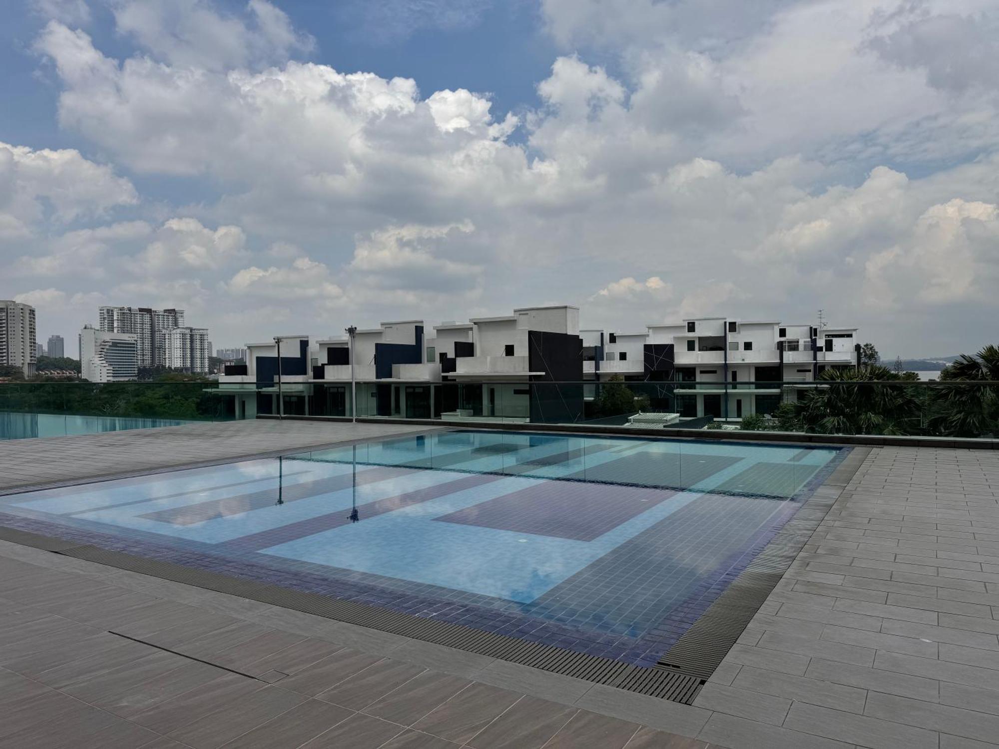 Paragon 8-12pax-big Balcony With Bbq * Johor Bahru